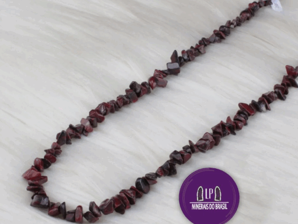 Como usar colar de cascalho de forma moderna e espiritual?