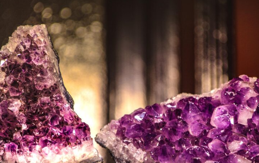 Por que a ametista é uma das pedras mais queridas e poderosas?