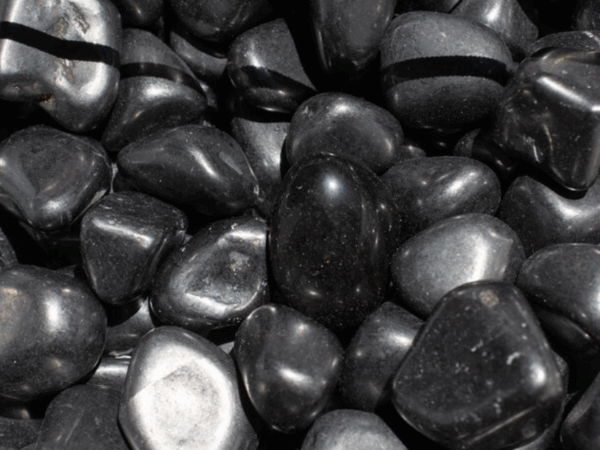 Pirâmide de Obsidiana: O Poder de Proteção dessa Pedra em Formato Sagrado