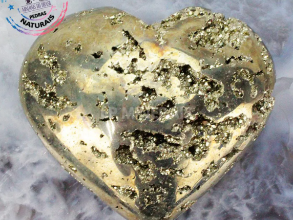 Escultura de Coração: O Significado de Ter um Cristal em Formato de Amor