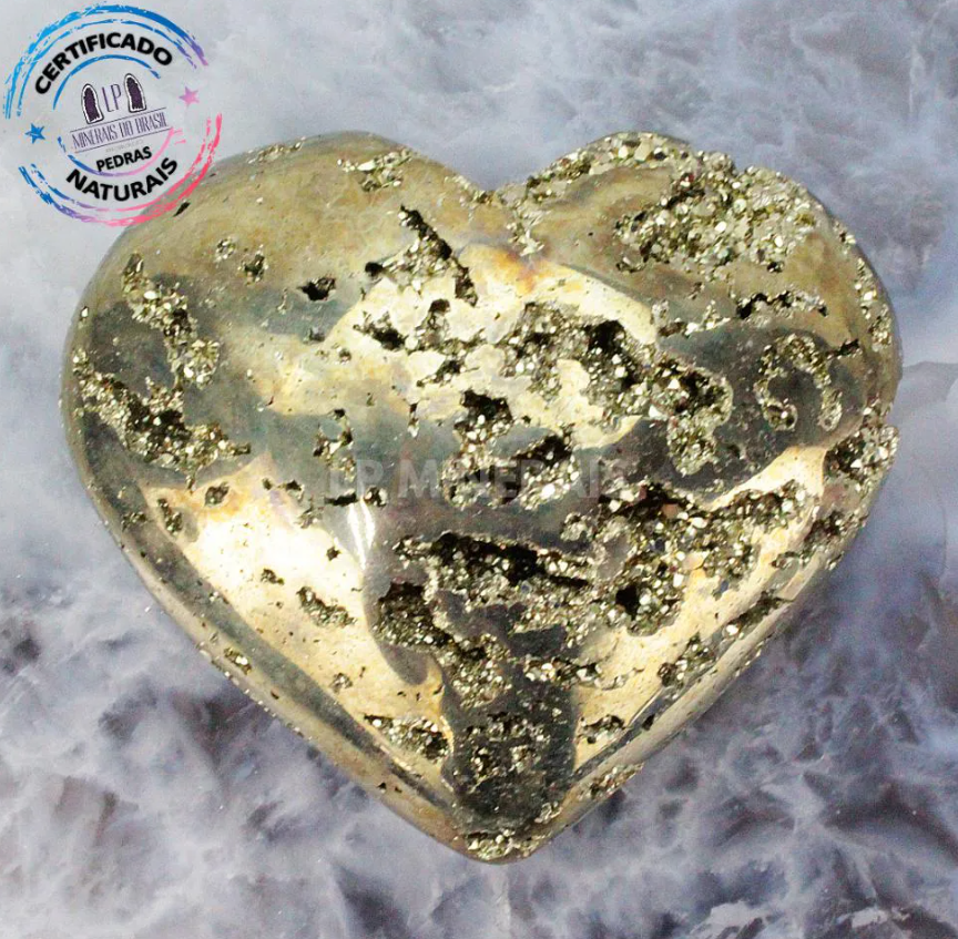 Escultura de Coração: O Significado de Ter um Cristal em Formato de Amor
