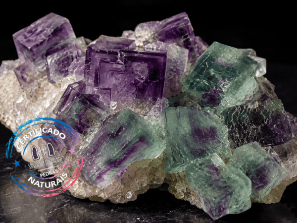 Fluorita: A Pedra da Clareza Mental, da Geometria Natural e da Diversidade Mineralógica
