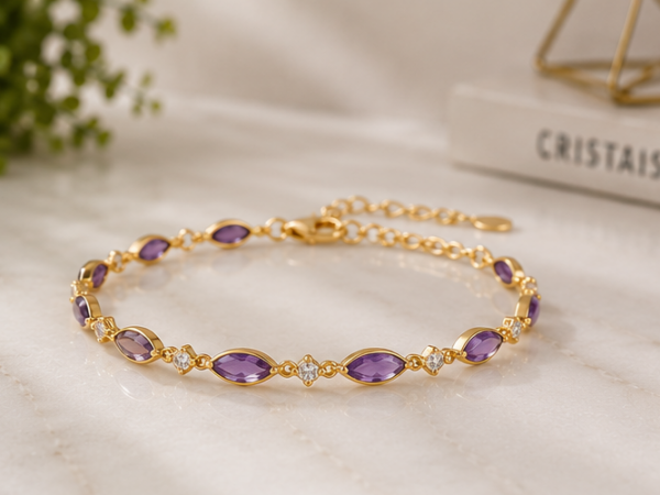 Pulseira dourada: como combinar esse acessório com diferentes estilos