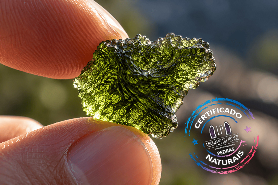 Moldavita: a pedra nascida do impacto de um meteorito que se tornou símbolo de transformação